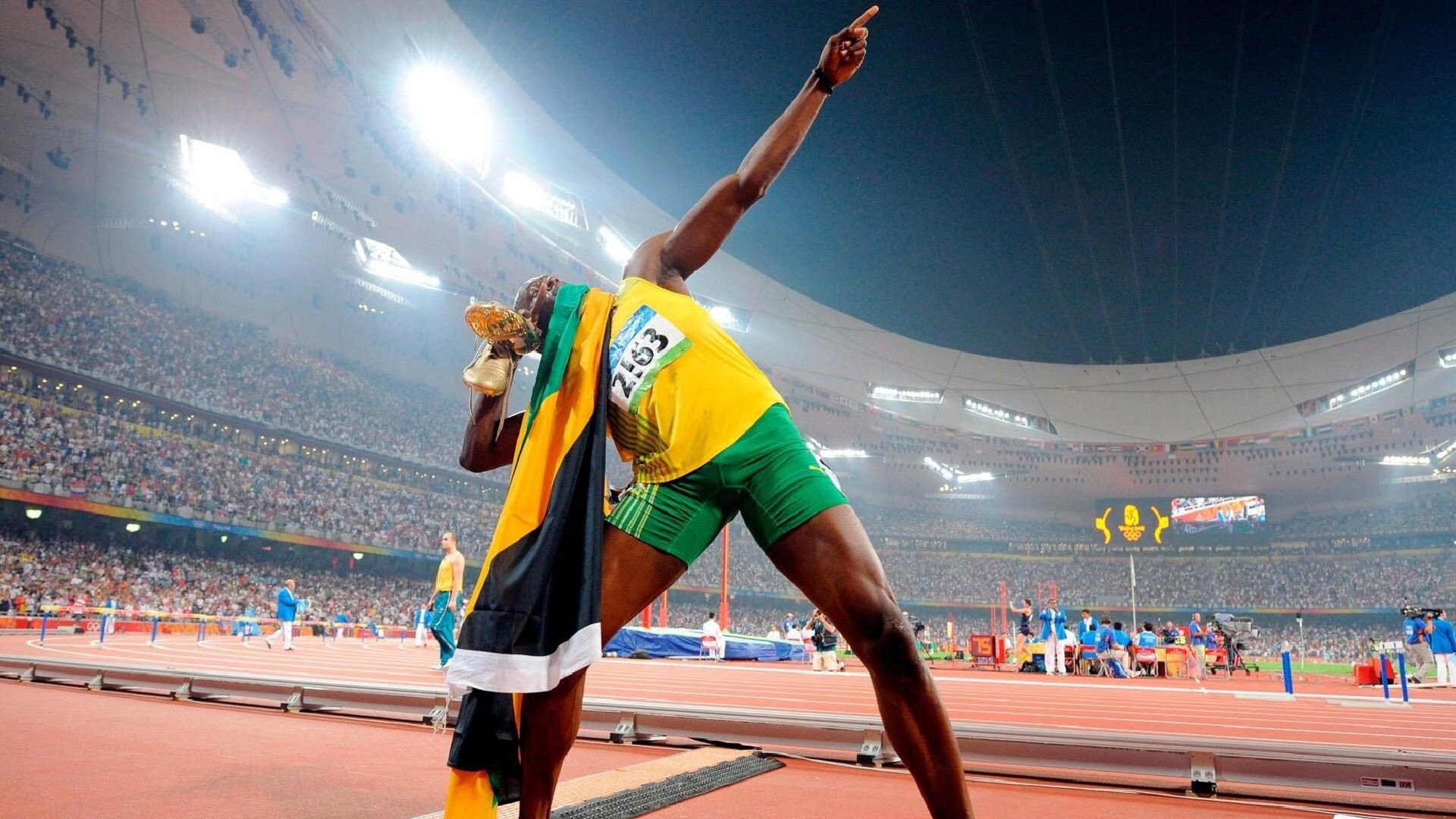 《电子竞技广告新玩法:创新营销引爆粉丝热情》,电子竞技宣传海报