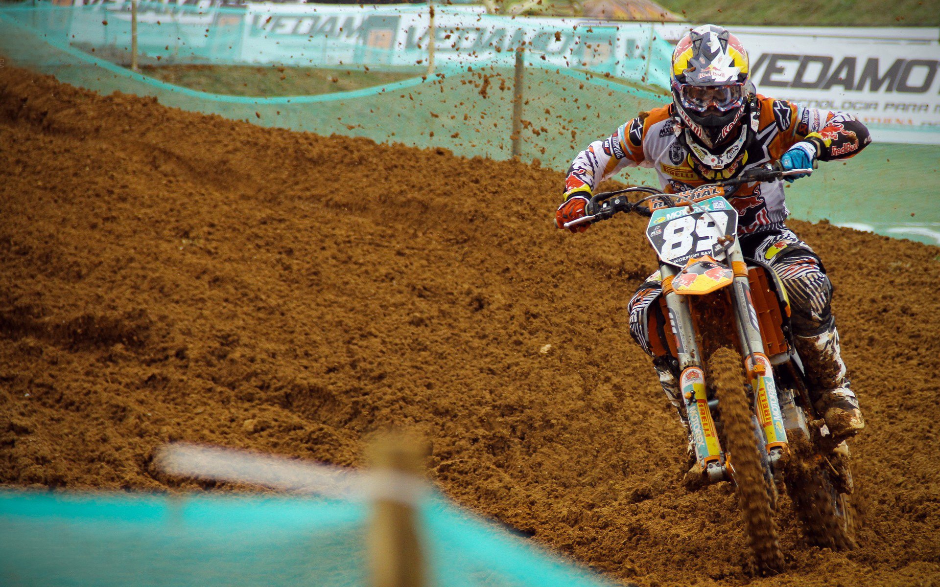 心理抗压:冠军车手的比赛心态揭秘,赛车手心理素质